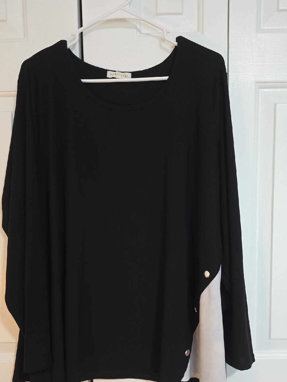Relaxed Black Long-Sleeve Tunic with Button Accent